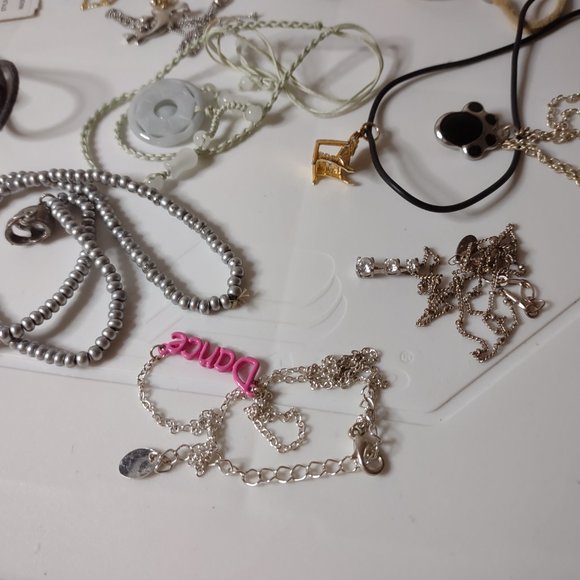 Lot Of Over 30 Pendant Necklaces. As Is. - Picture 5 of 16